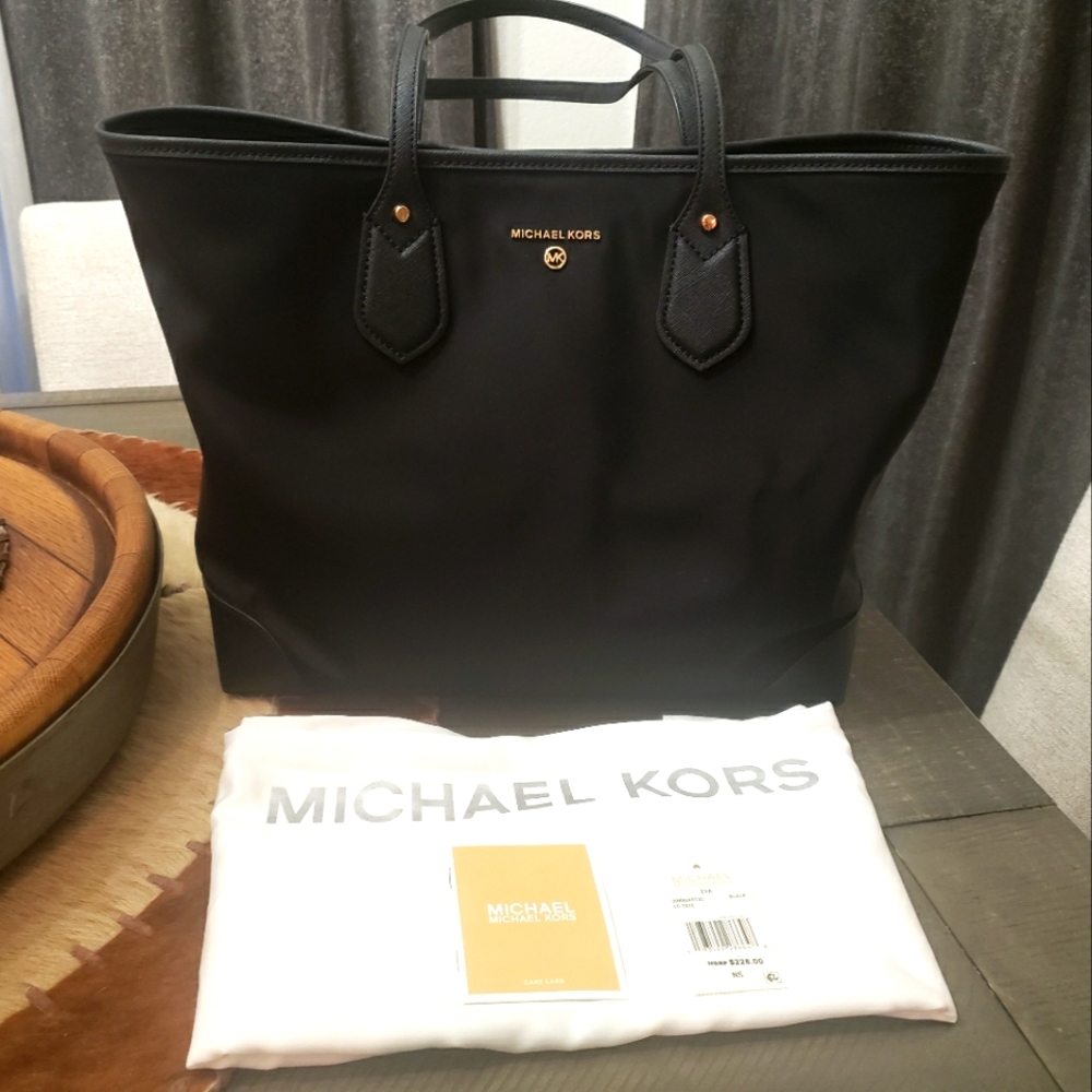 Authentic Michael Kors Eva Bag Tote!